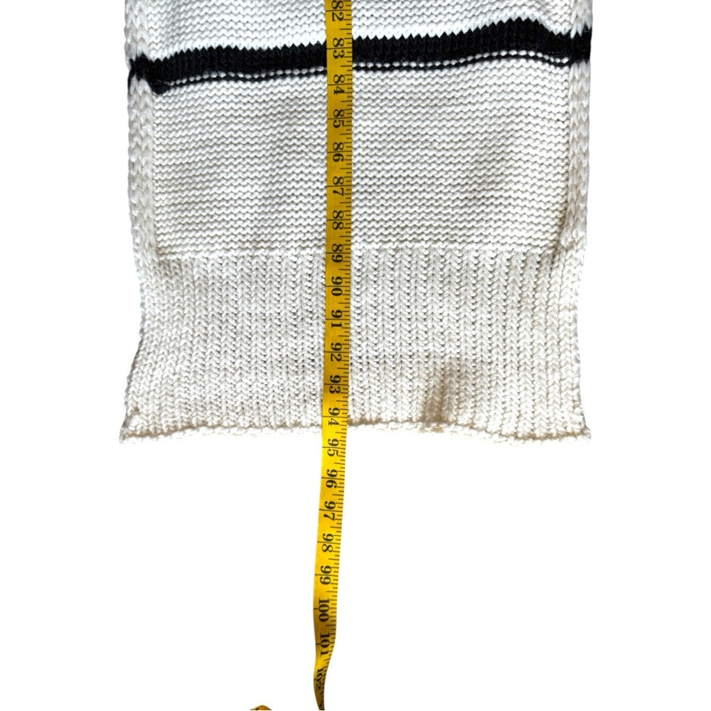 Zara Oversized Black and Cream Knit Scarf. - Picture 7 of 14